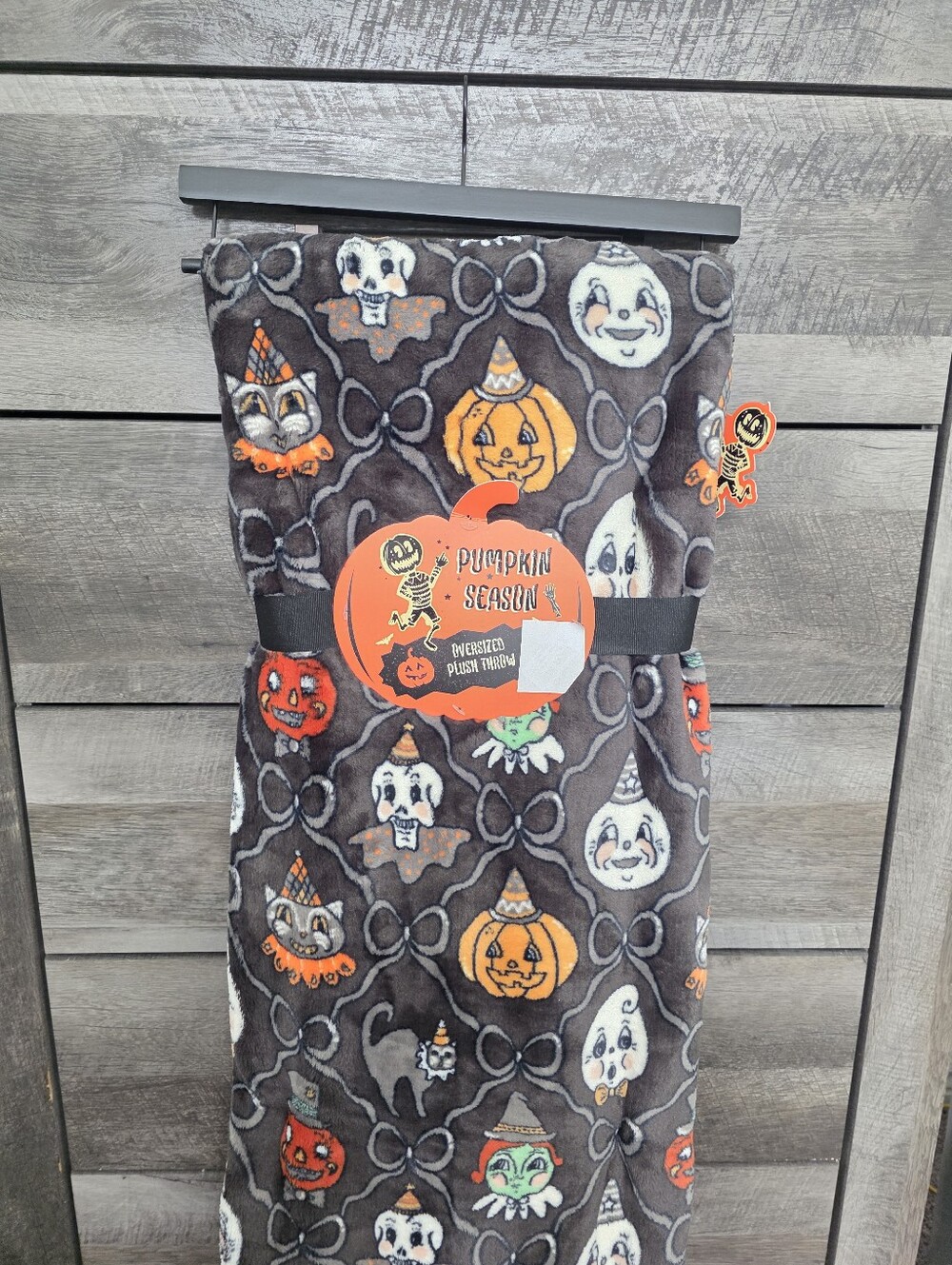 Vintage Look Johanna Parker Halloween Throw Blanket Viral New 60" x 70"